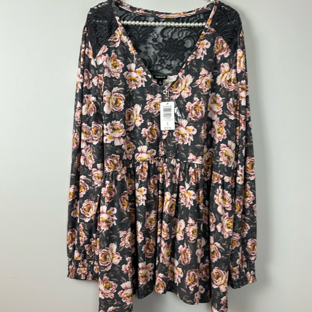 NWT TORRID TUNIC FLORAL TOP WITH LACE size $